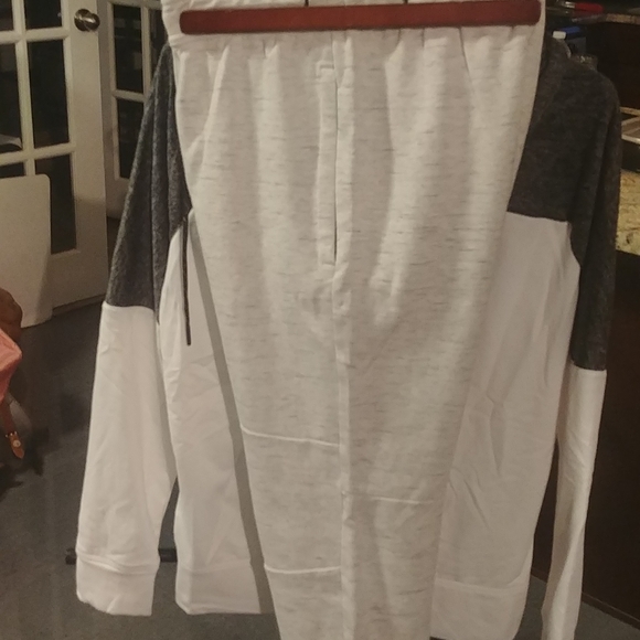 A&E jacket and joggers - Picture 8 of 8